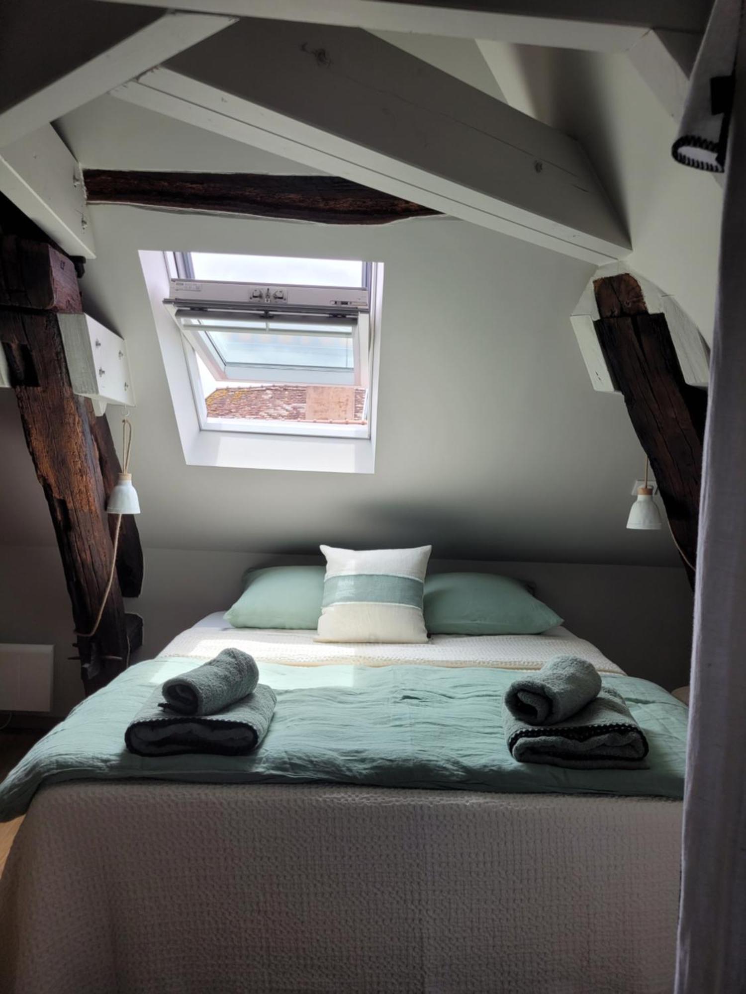 Tresors De Sens Bed & Breakfast Ruang foto