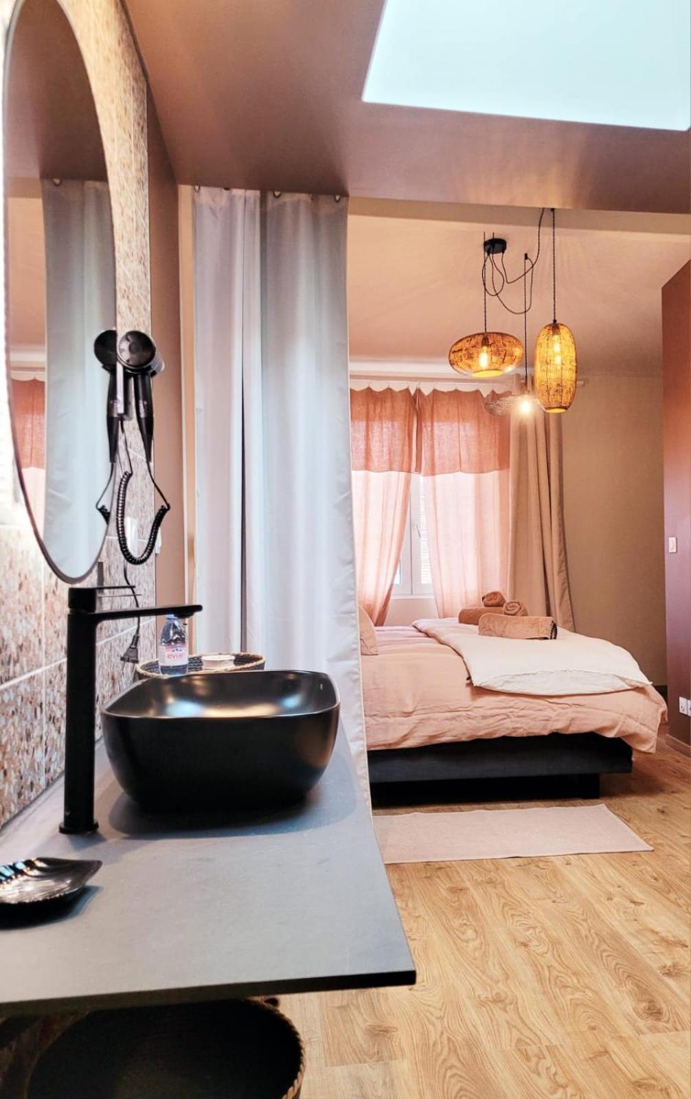 Tresors De Sens Bed & Breakfast Bagian luar foto