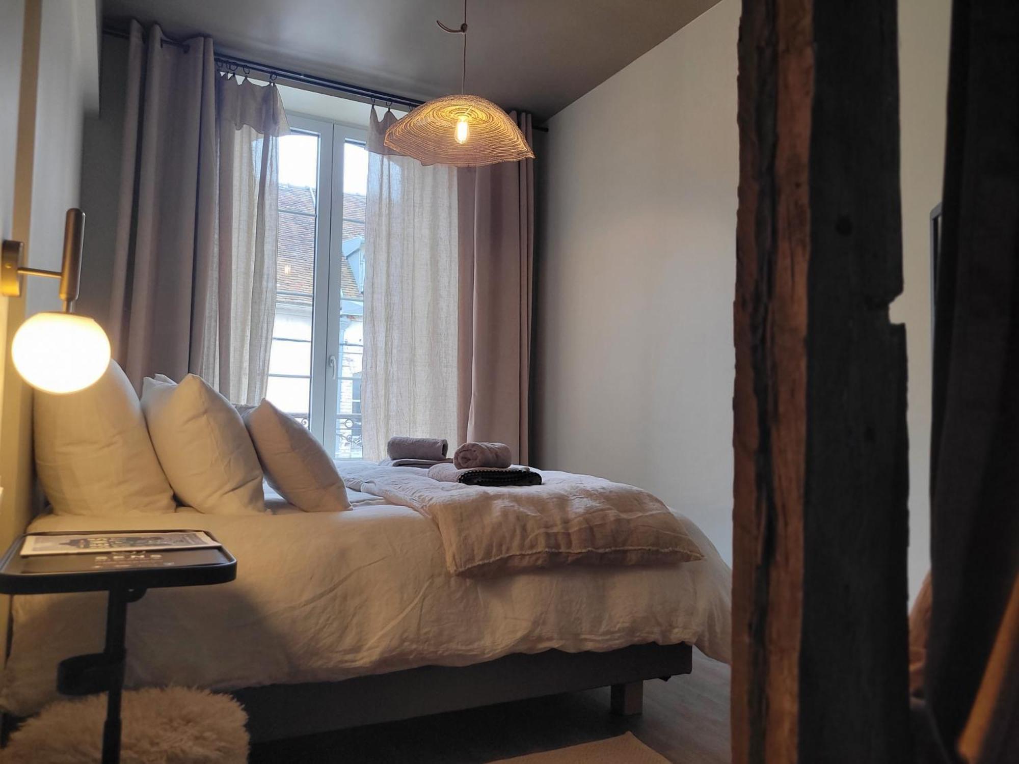 Tresors De Sens Bed & Breakfast Bagian luar foto