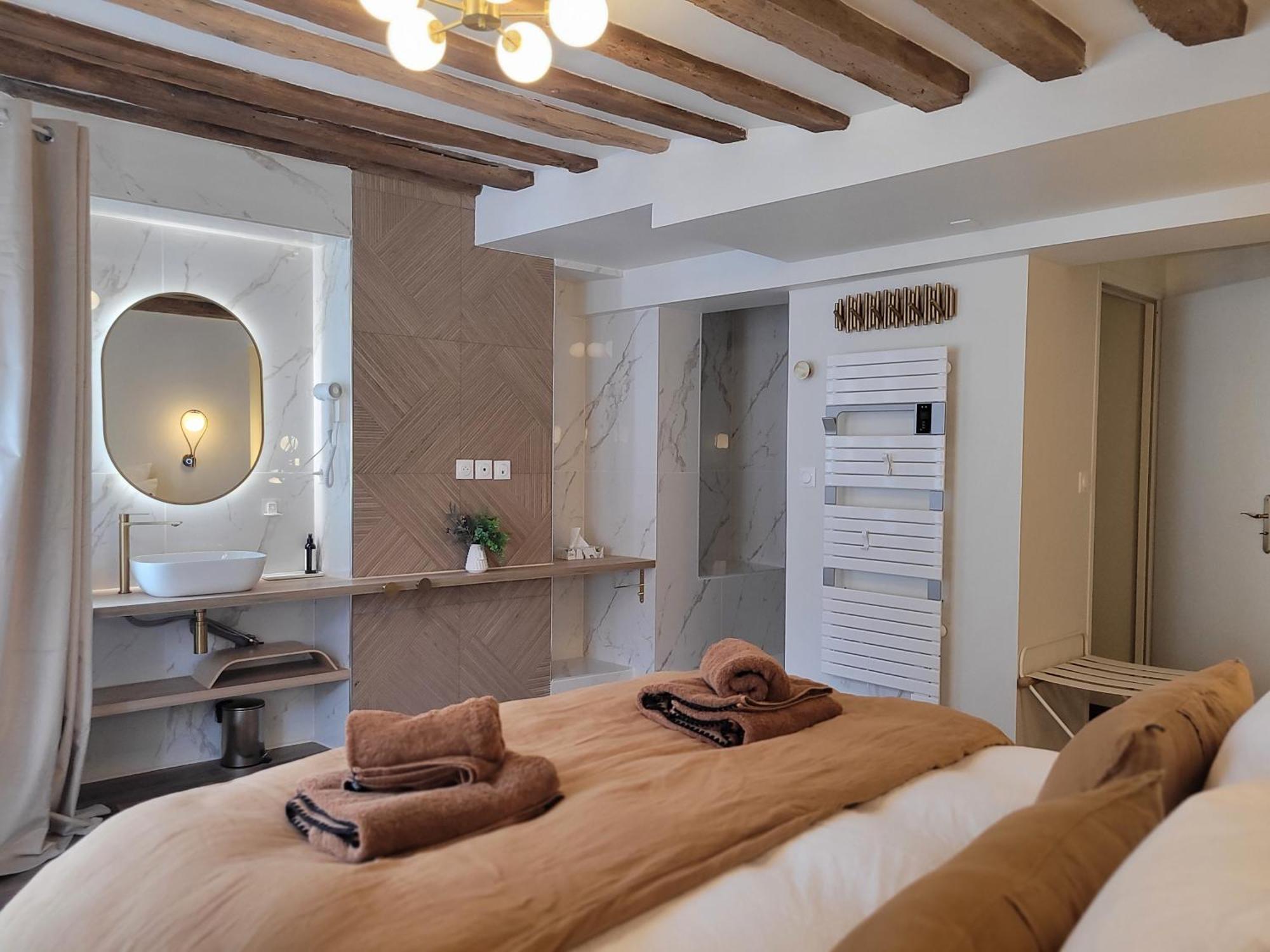 Tresors De Sens Bed & Breakfast Bagian luar foto